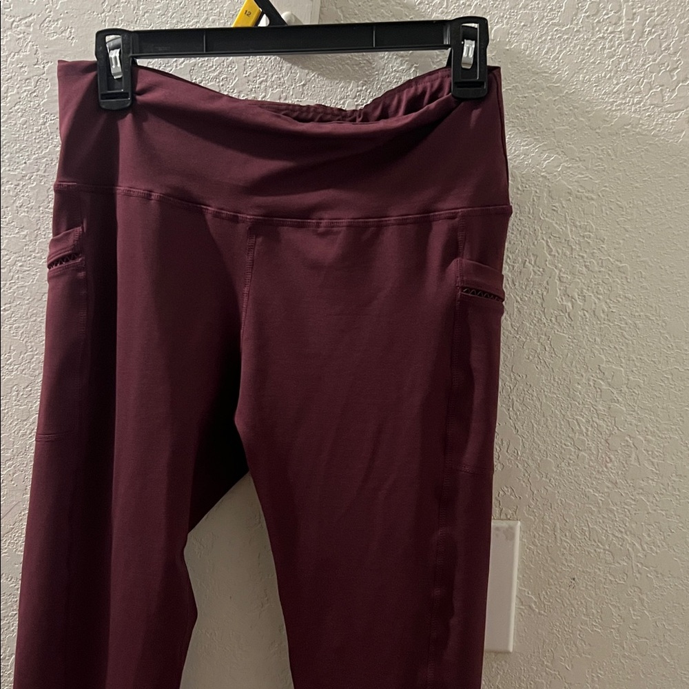 Women’s wine colored leggings,levelup brand.Z:L.